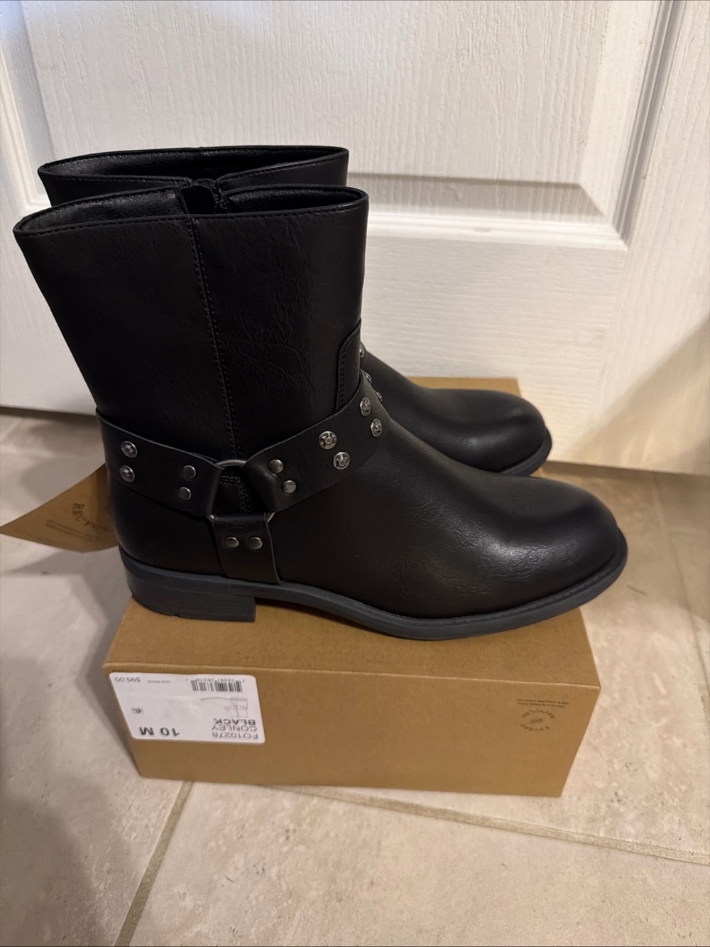 FRYE AND CO. Black Harness Ankle Boots studs conley 10 m
